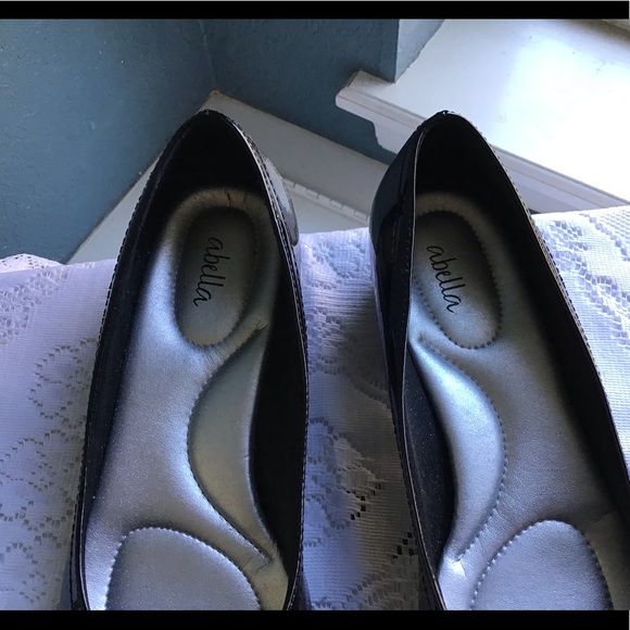 Women’s 8.5 Shiny Black Flats - Picture 3 of 3